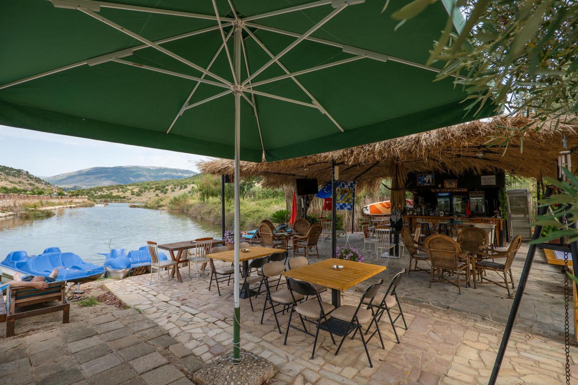 Garden Villa Lake Side & Glamping Ксамил Экстерьер фото