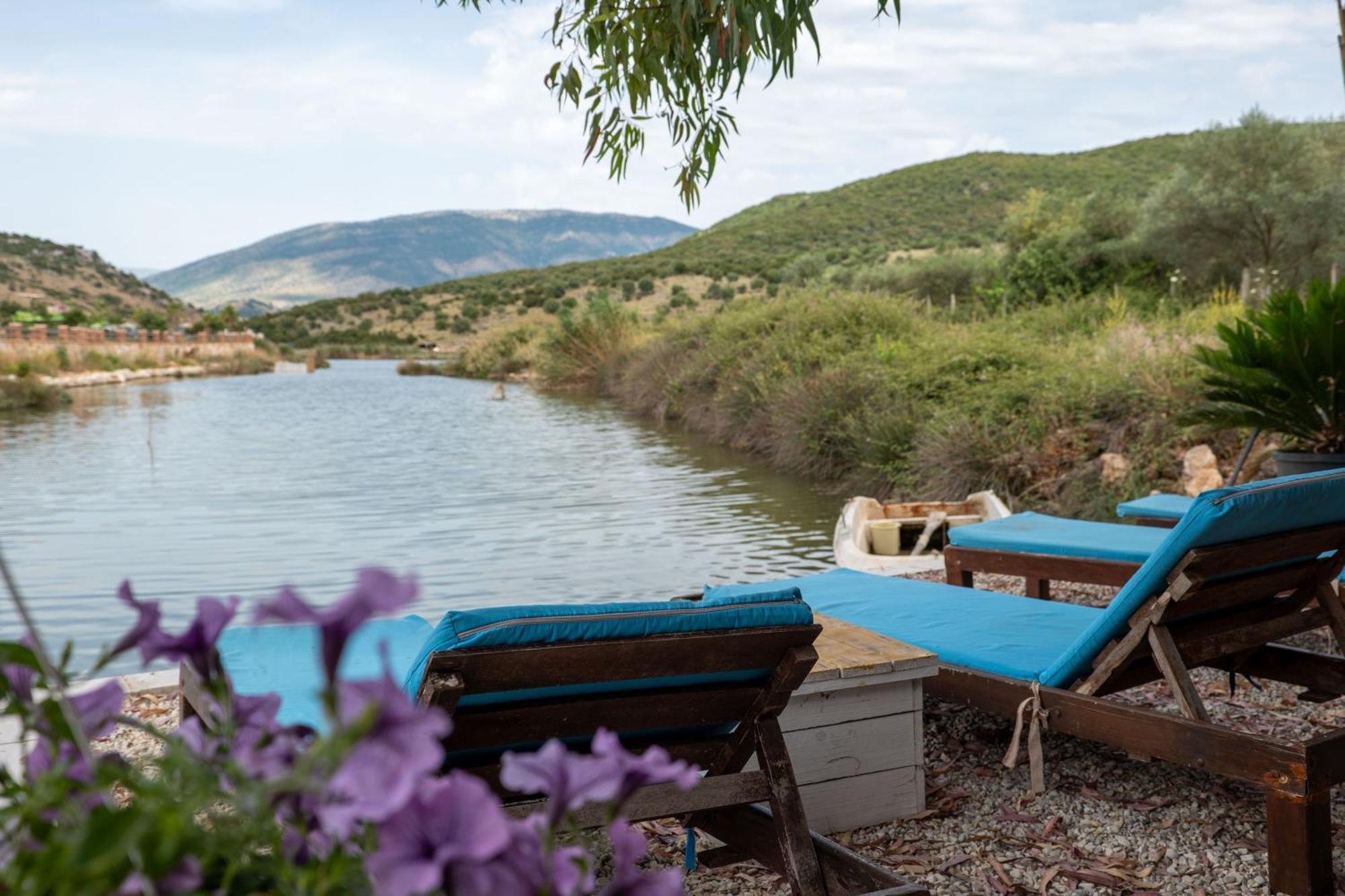 Garden Villa Lake Side & Glamping Ксамил Экстерьер фото