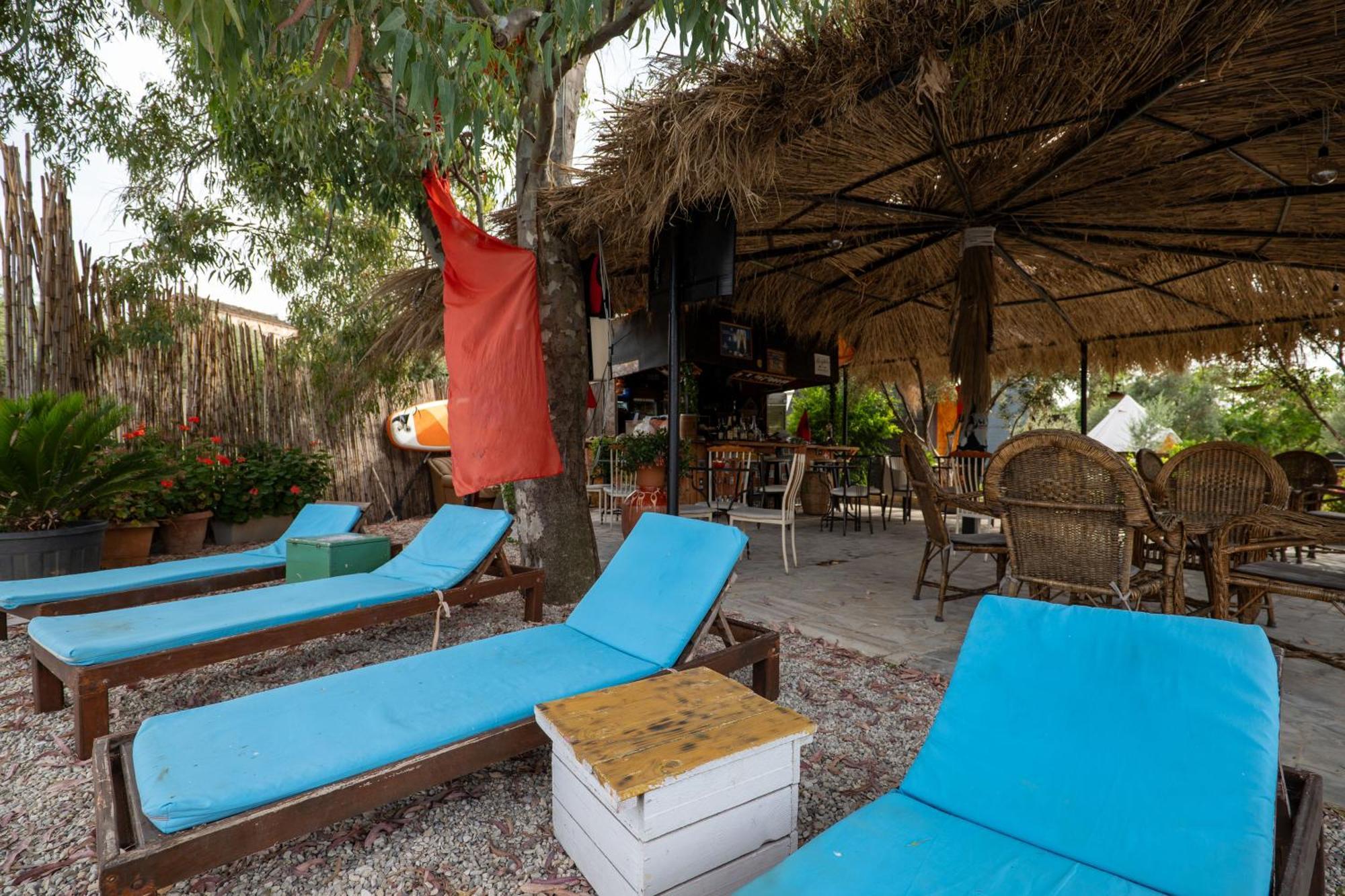 Garden Villa Lake Side & Glamping Ксамил Экстерьер фото