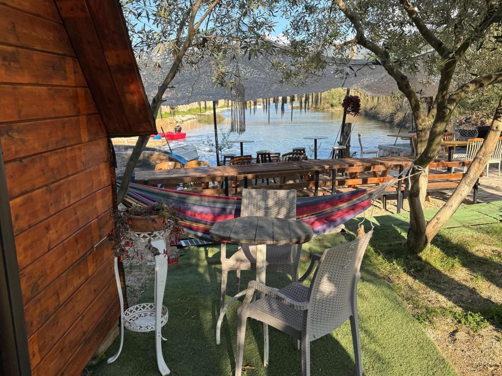 Garden Villa Lake Side & Glamping Ксамил Экстерьер фото