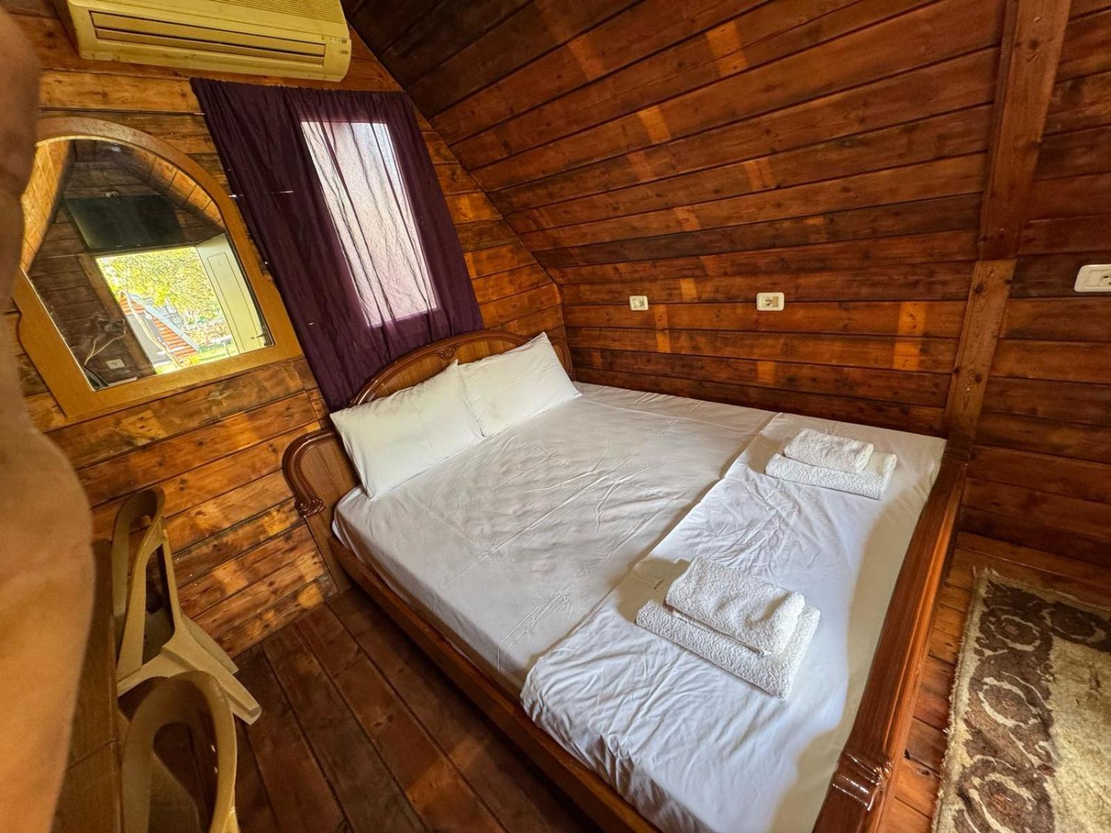 Garden Villa Lake Side & Glamping Ксамил Экстерьер фото